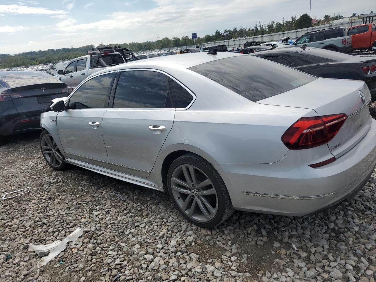 2017 VOLKSWAGEN Passat