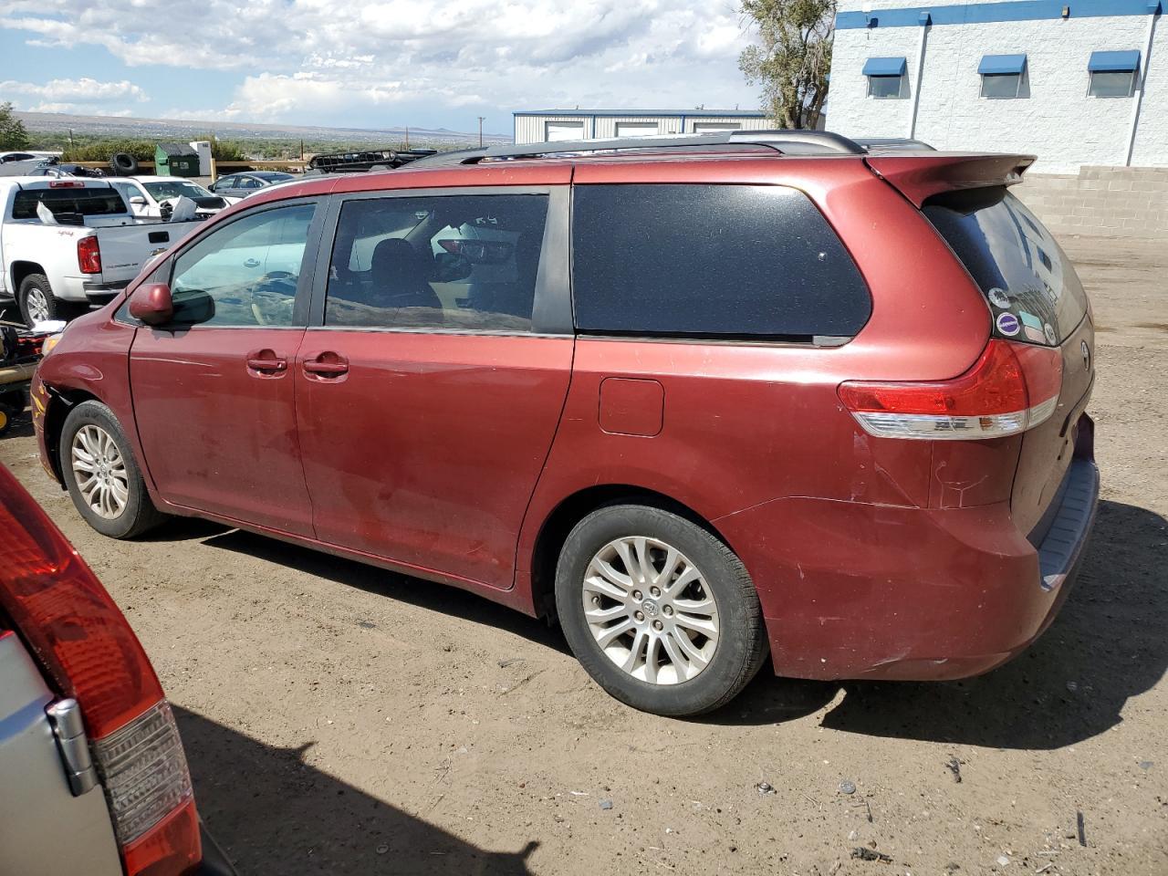 2013 TOYOTA SIENNA