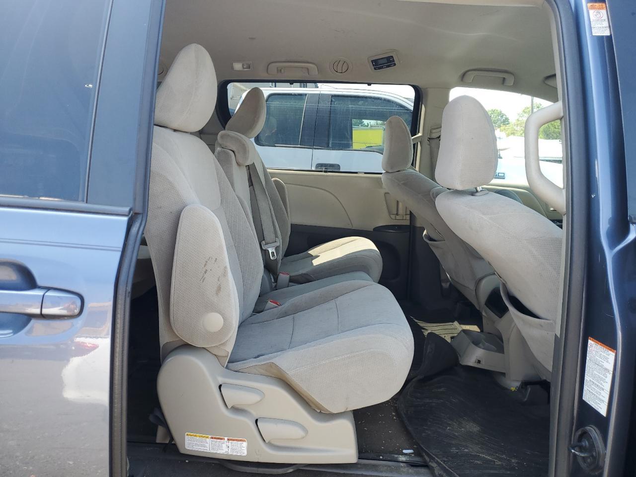 2016 TOYOTA SIENNA