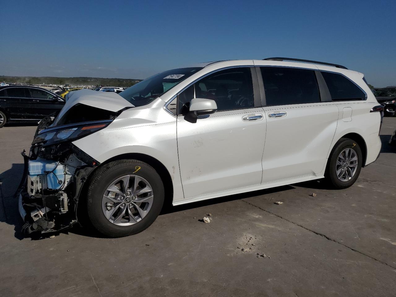 2024 TOYOTA SIENNA