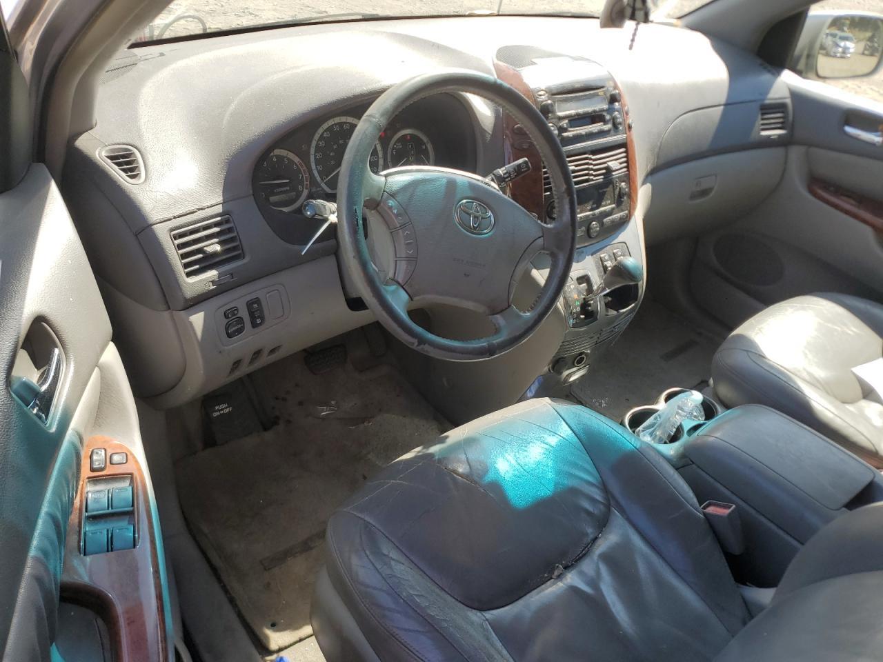 2004 TOYOTA SIENNA