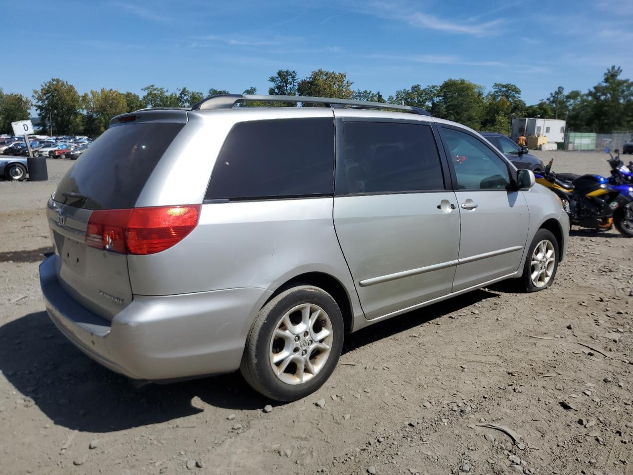 2004 TOYOTA SIENNA