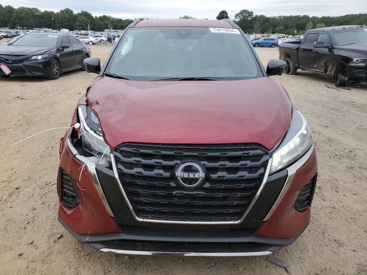 2024 NISSAN KICKS