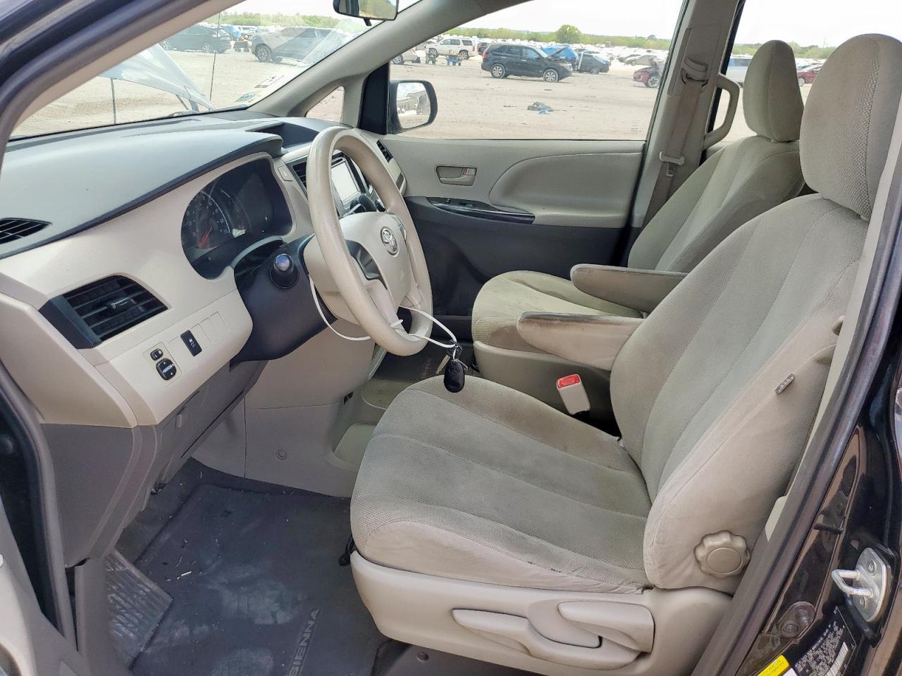 2013 TOYOTA SIENNA