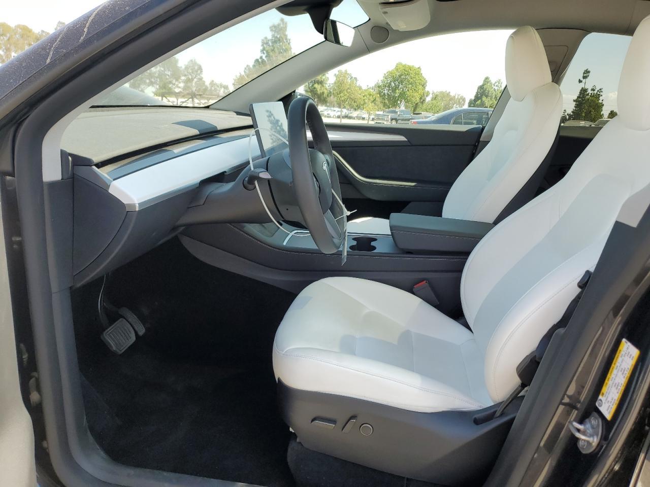 2025 TESLA MODEL Y
