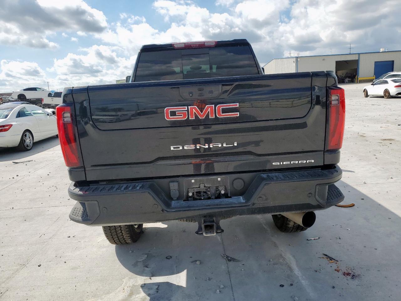 2024 GMC Sierra