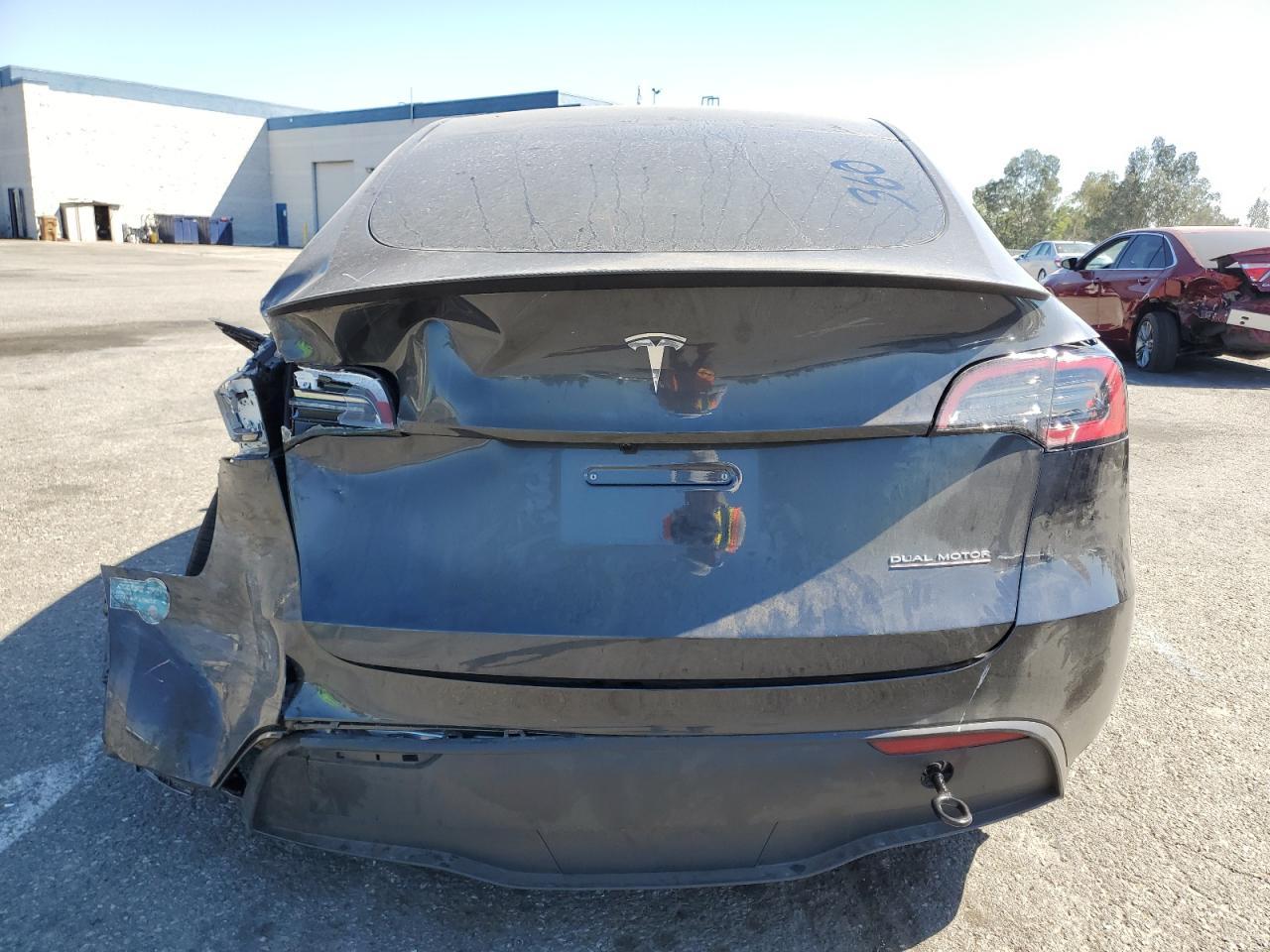 2025 TESLA MODEL Y