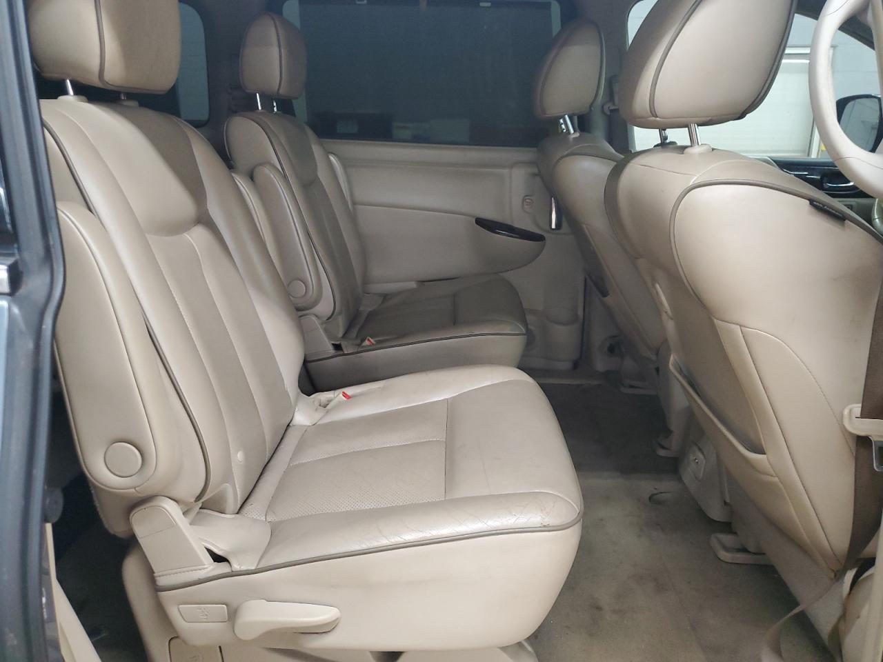 2011 NISSAN Quest