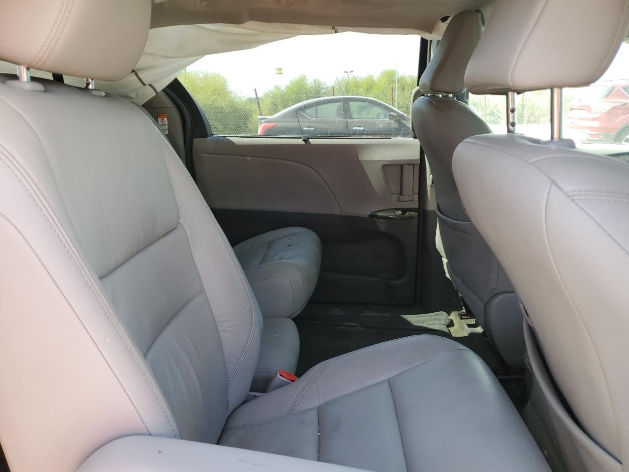 2016 TOYOTA SIENNA