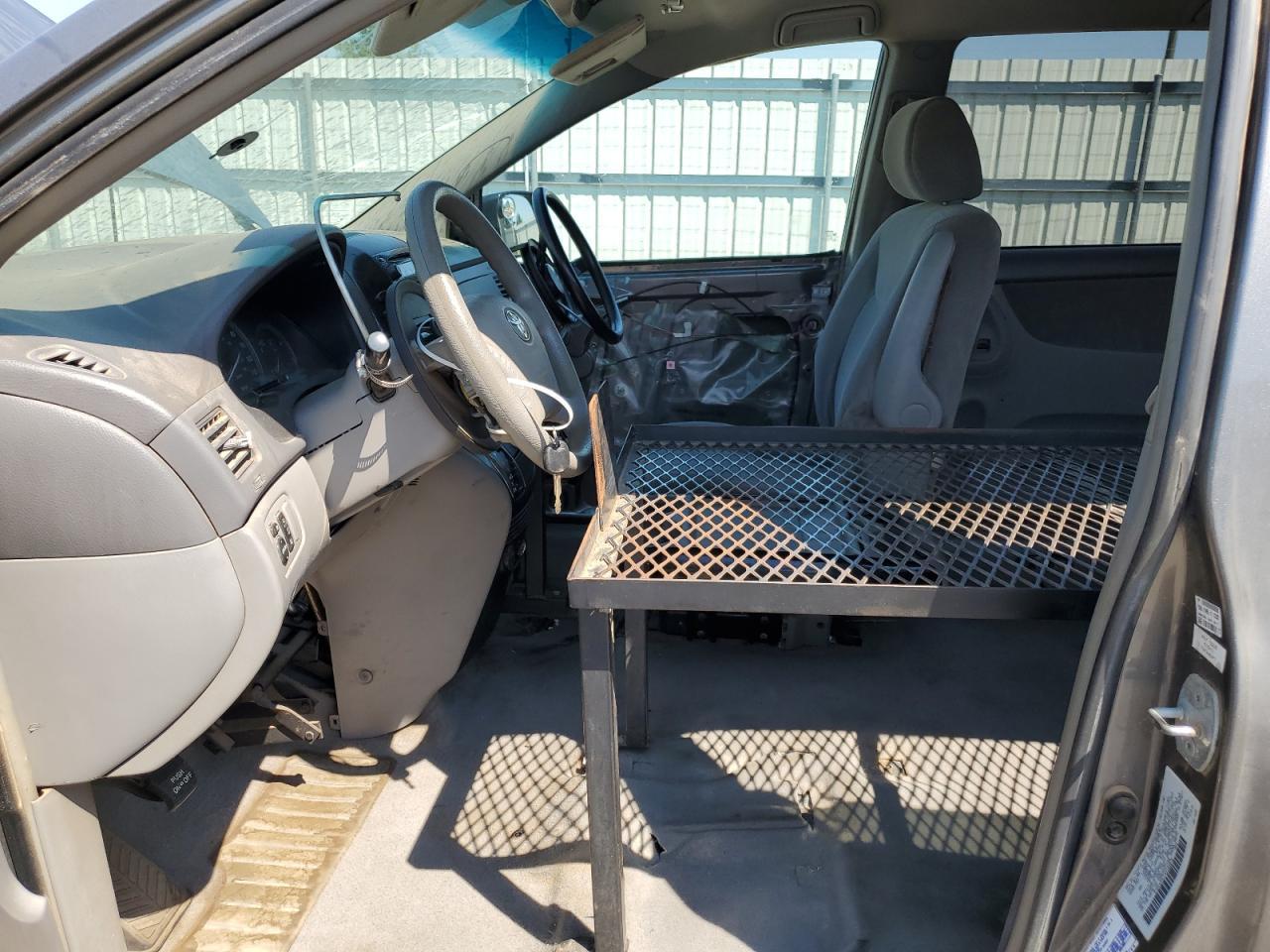 2004 TOYOTA SIENNA