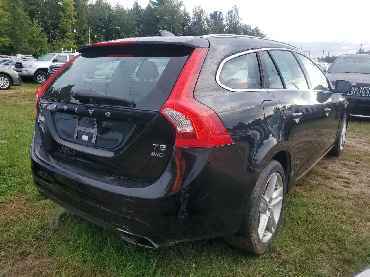 2015 VOLVO V60