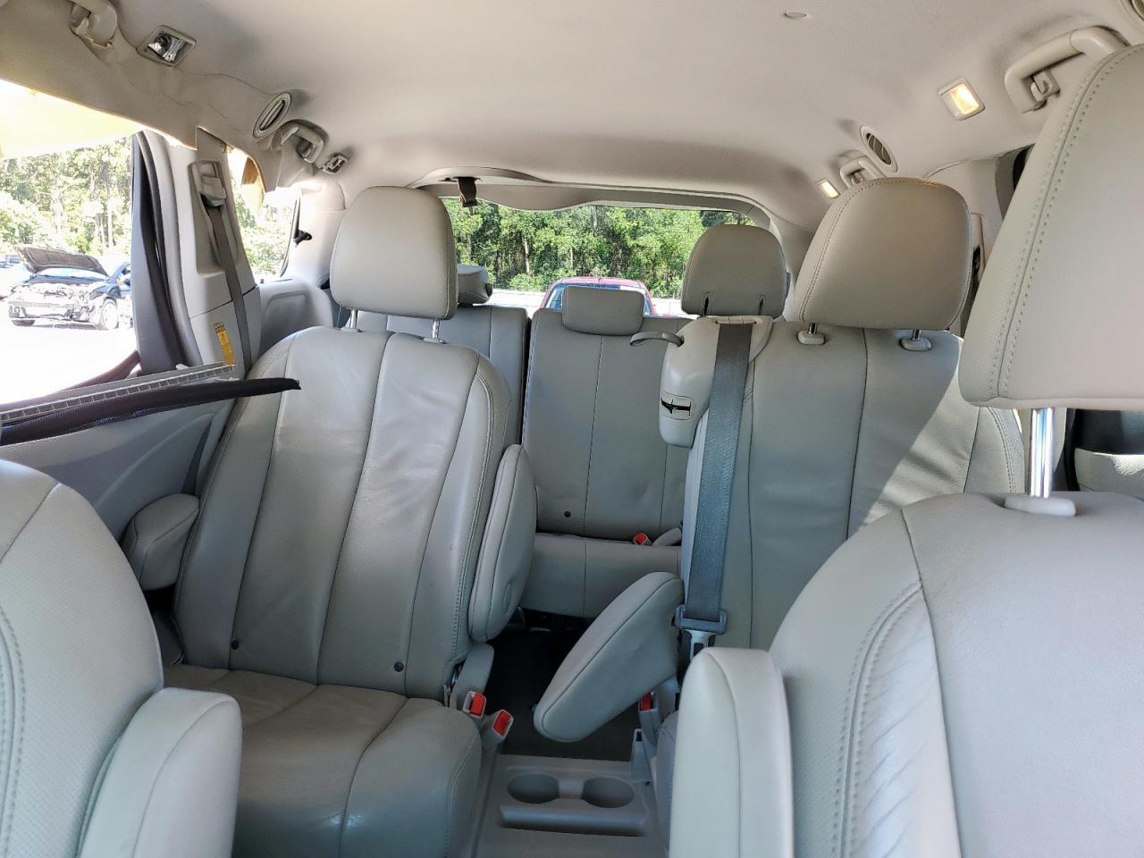 2014 TOYOTA SIENNA