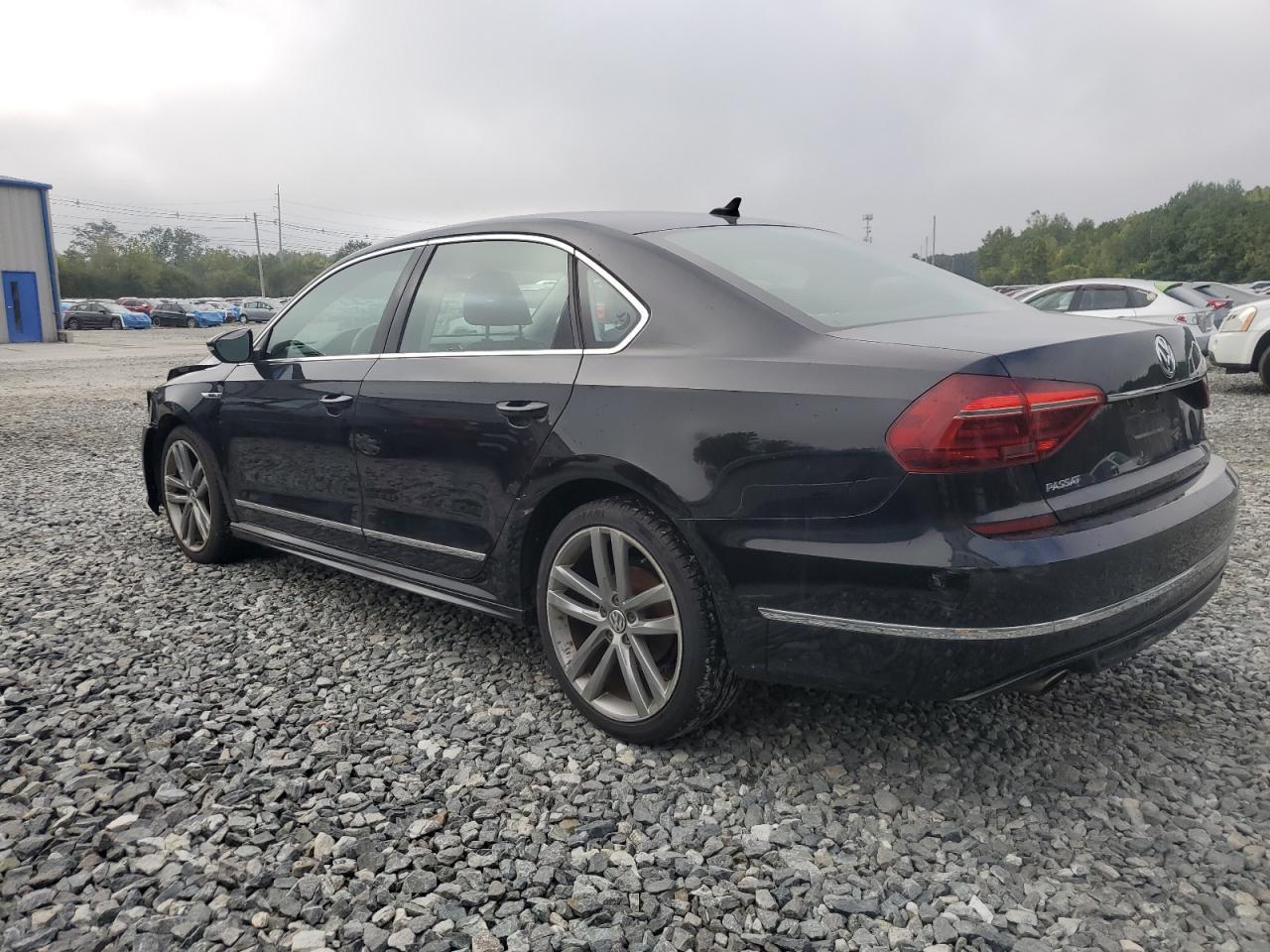 2017 VOLKSWAGEN Passat