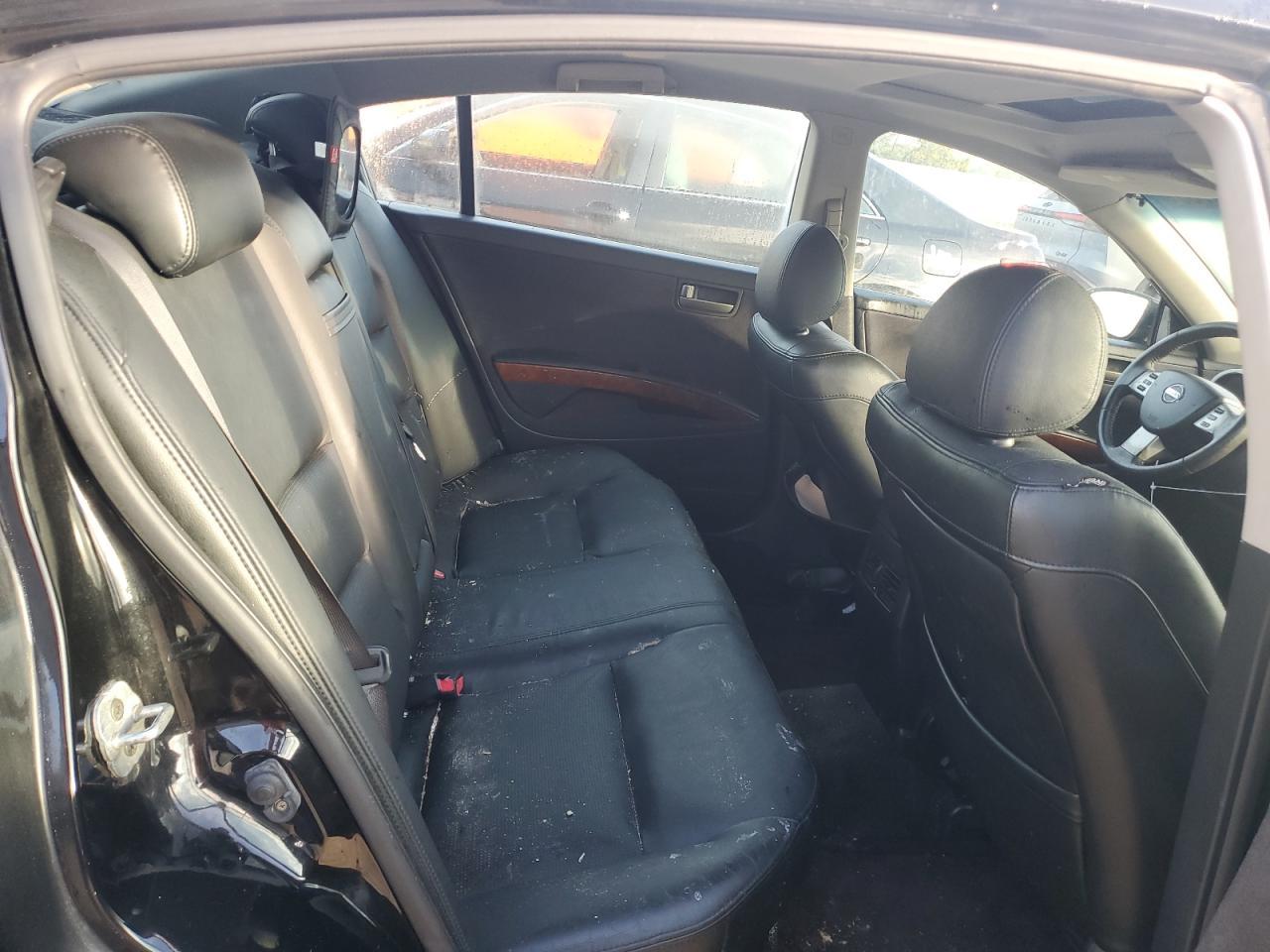 2004 NISSAN Maxima