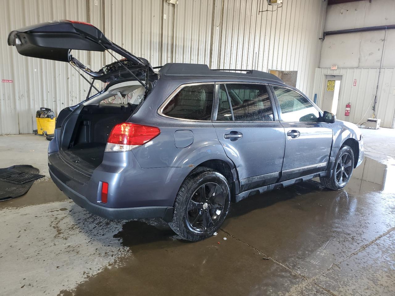 2014 SUBARU Outback
