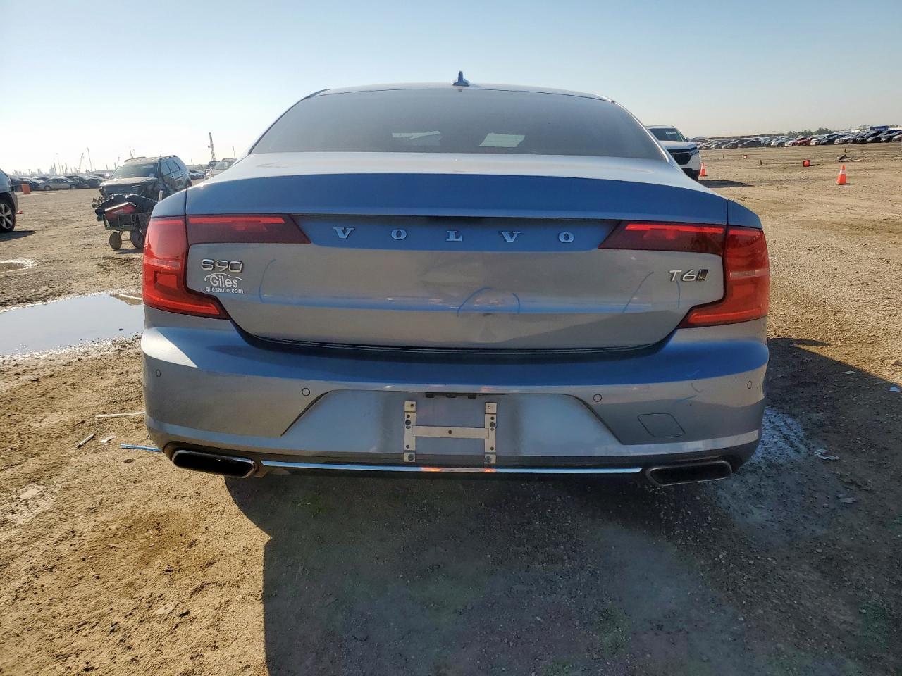 2018 VOLVO S90