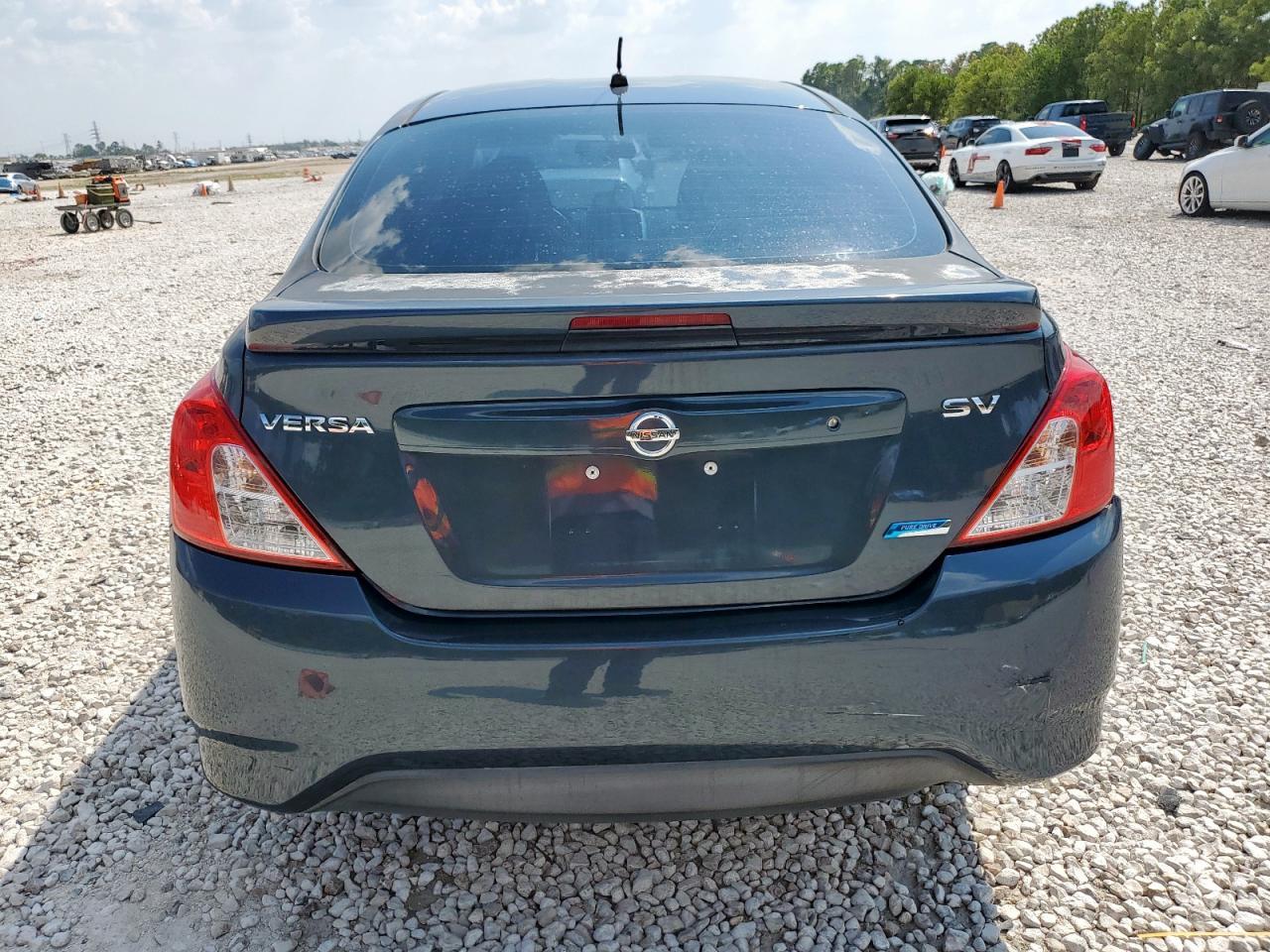 2015 NISSAN VERSA