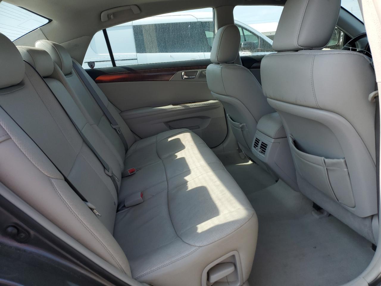 2011 TOYOTA Avalon