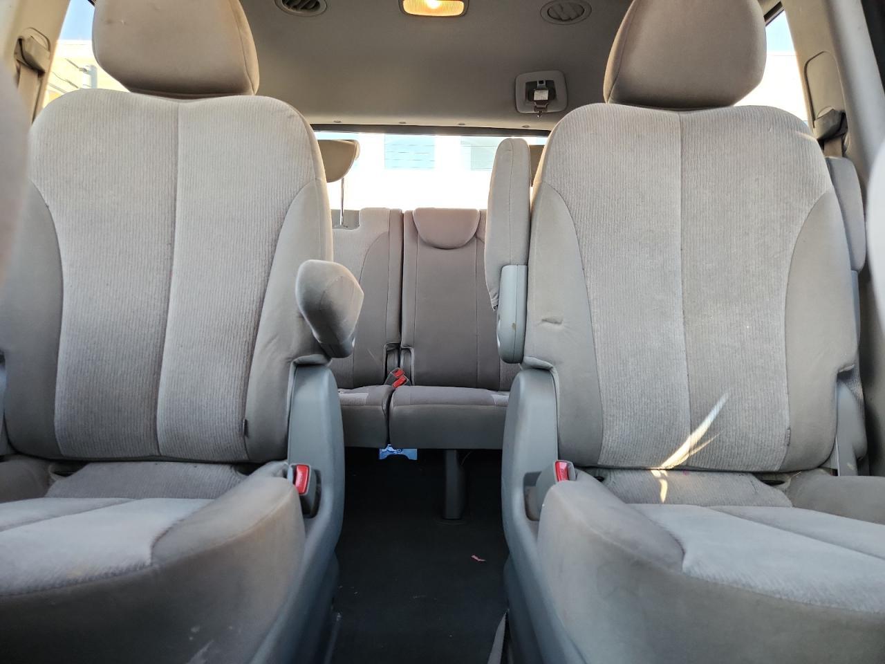 2012 KIA SEDONA