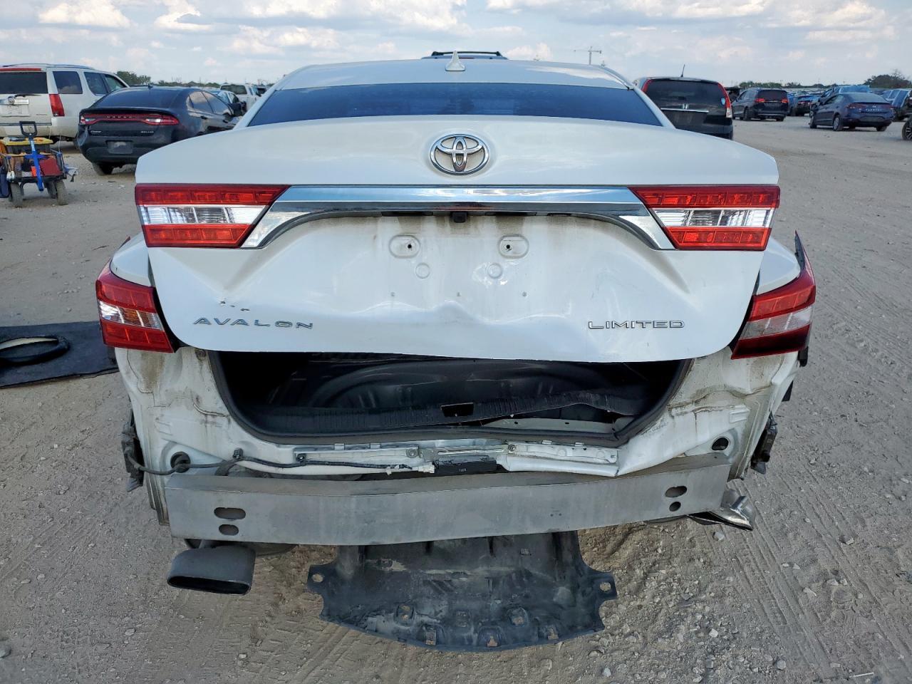 2015 TOYOTA Avalon