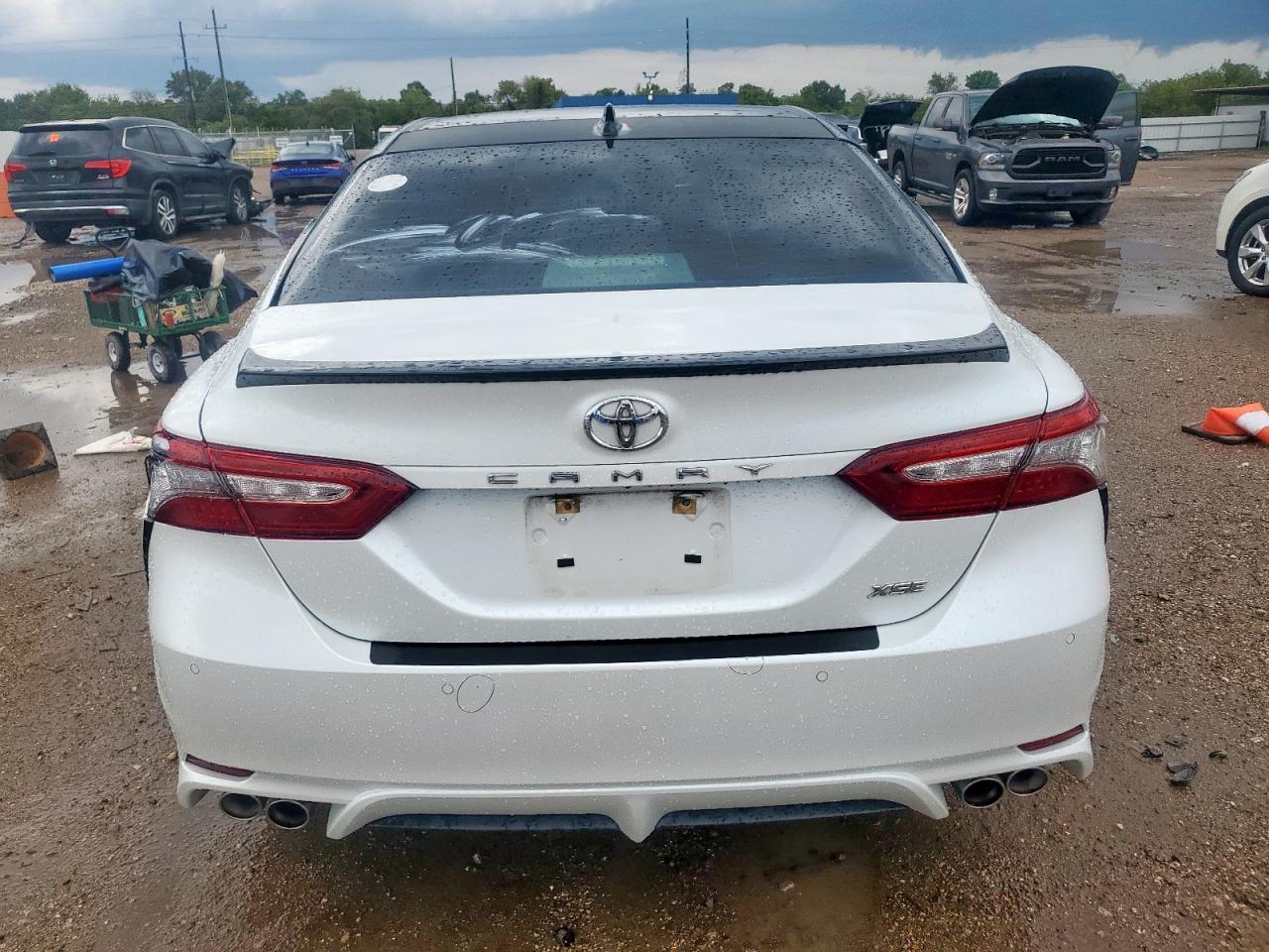 2018 TOYOTA CAMRY