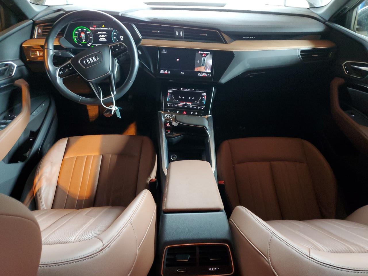 2024 AUDI Q8