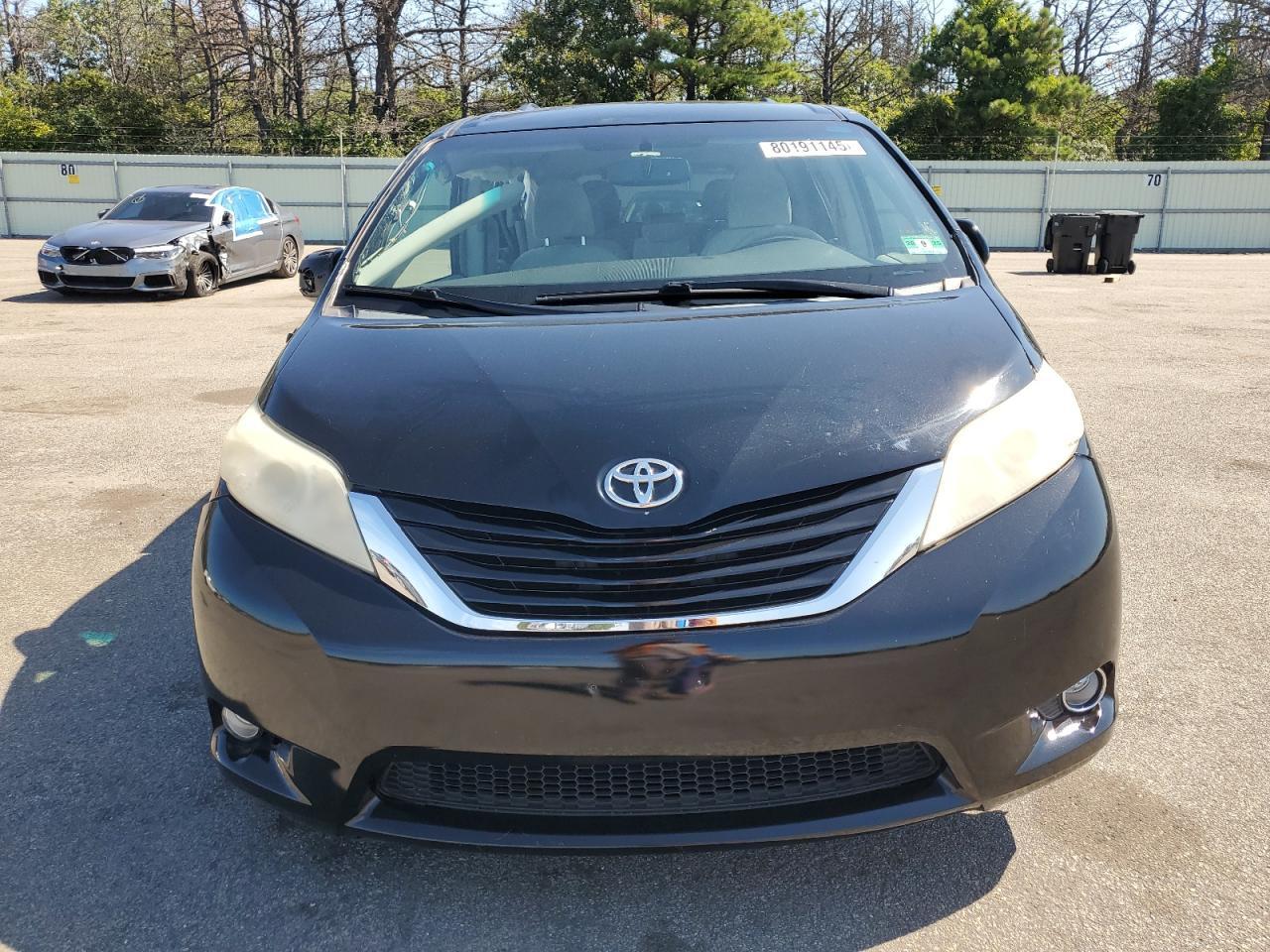 2012 TOYOTA SIENNA