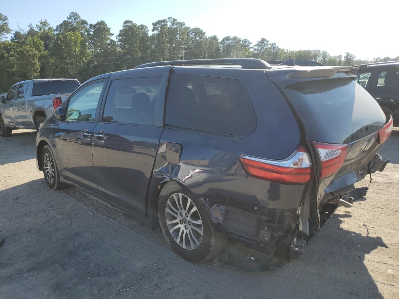 2018 TOYOTA SIENNA