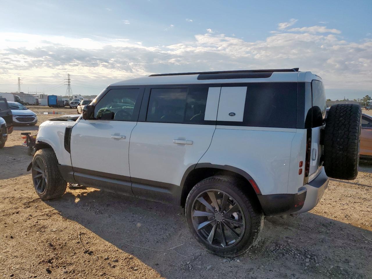 2022 LAND ROVER Defender