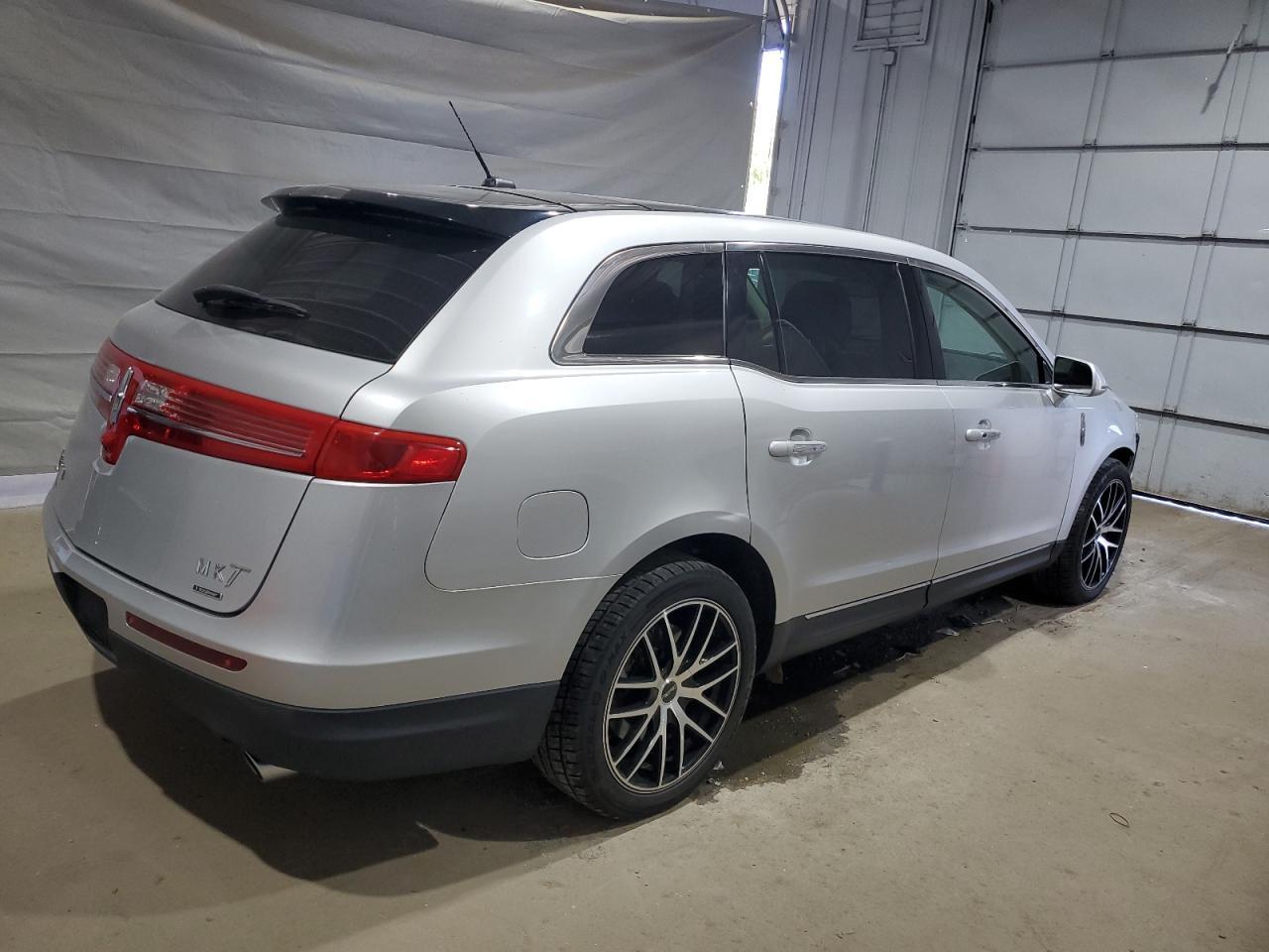 2015 LINCOLN MKT