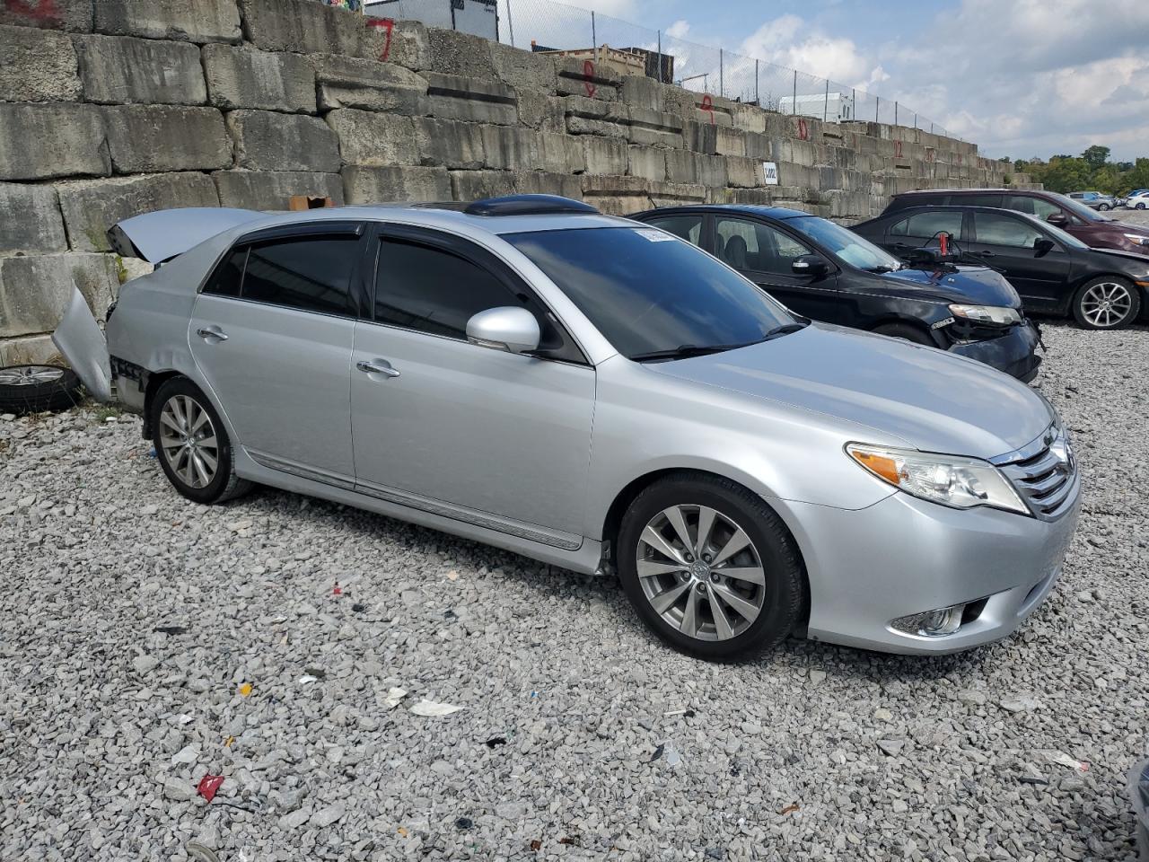 2011 TOYOTA Avalon