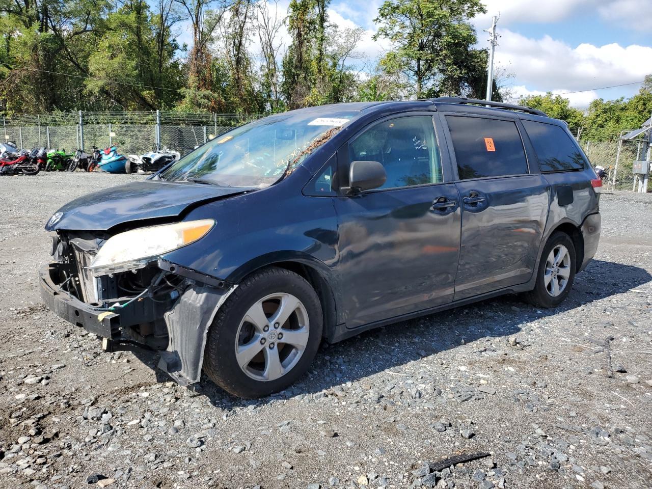 2012 TOYOTA SIENNA