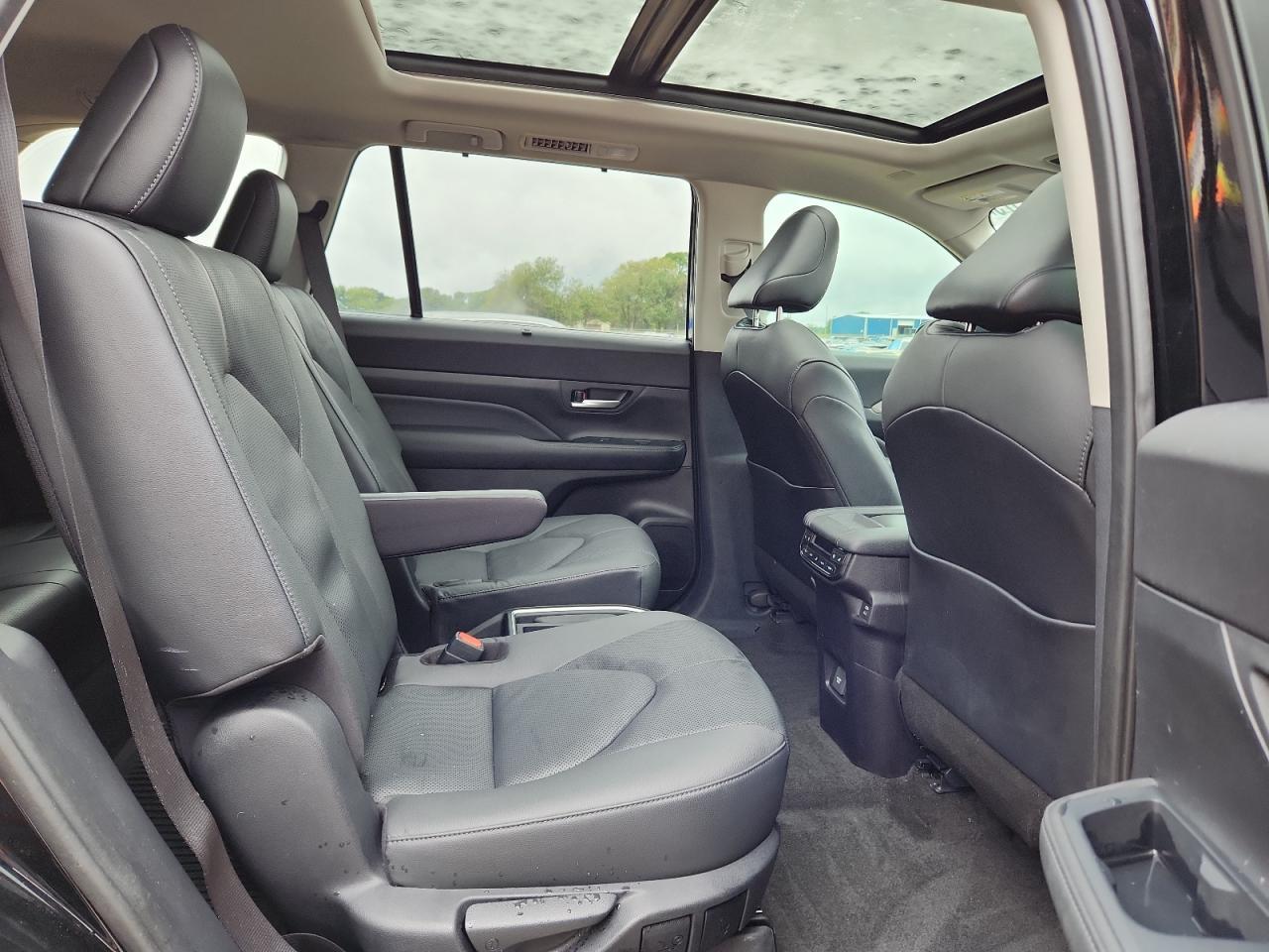 2024 TOYOTA HIGHLANDER