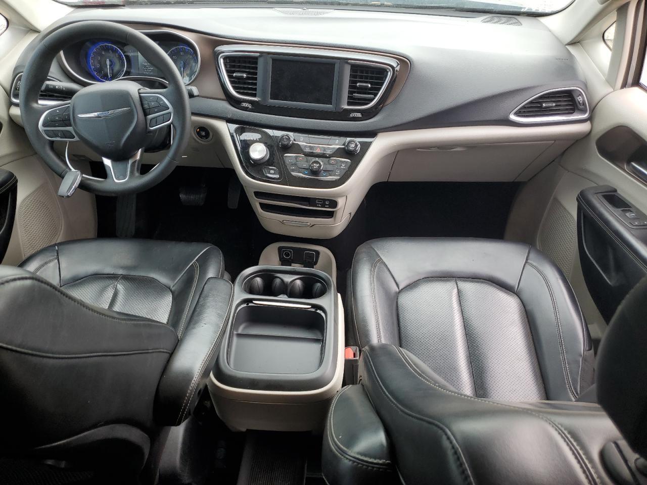 2020 CHRYSLER Voyager