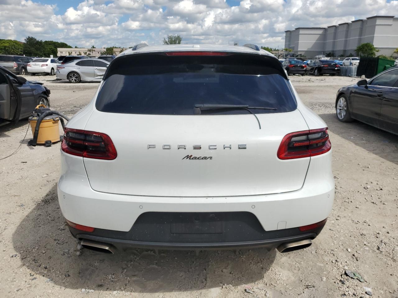 2018 PORSCHE Macan