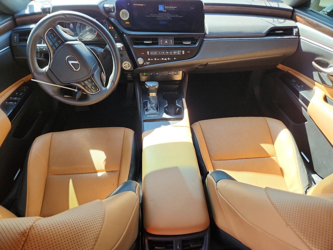 2024 LEXUS Es
