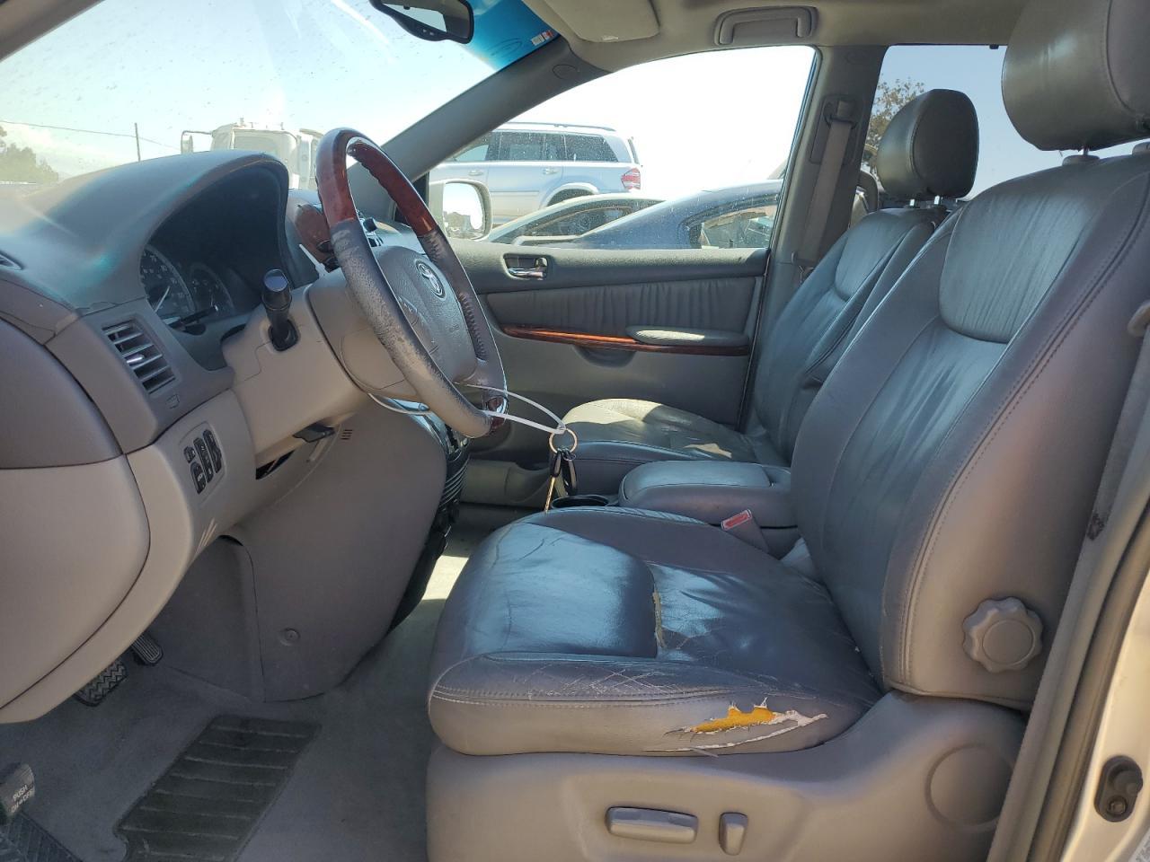 2004 TOYOTA SIENNA