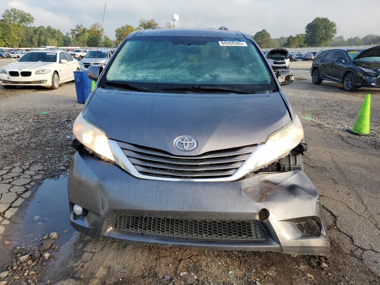 2013 TOYOTA SIENNA