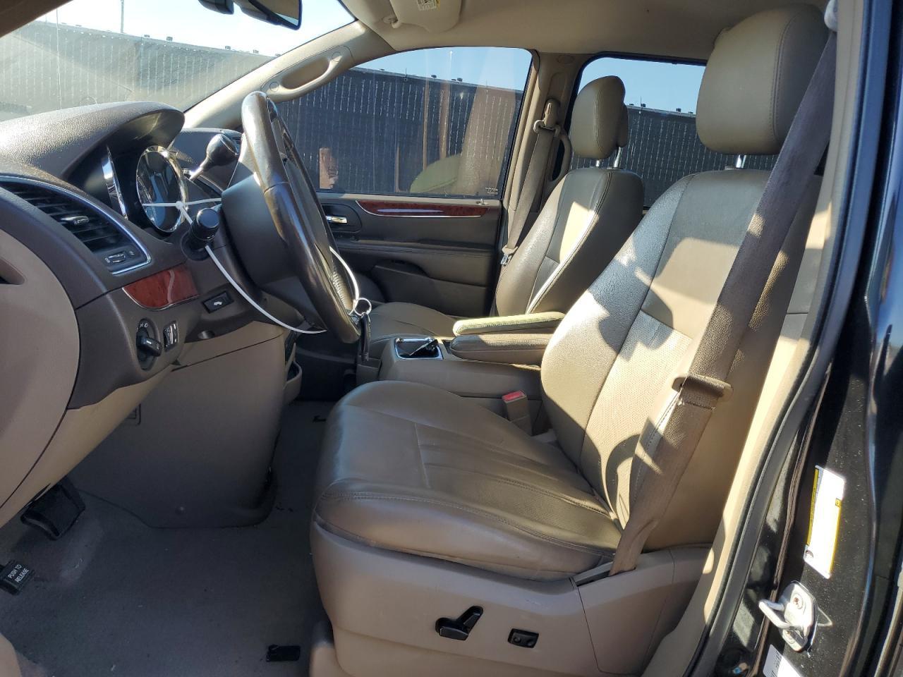 2012 CHRYSLER Town & Country