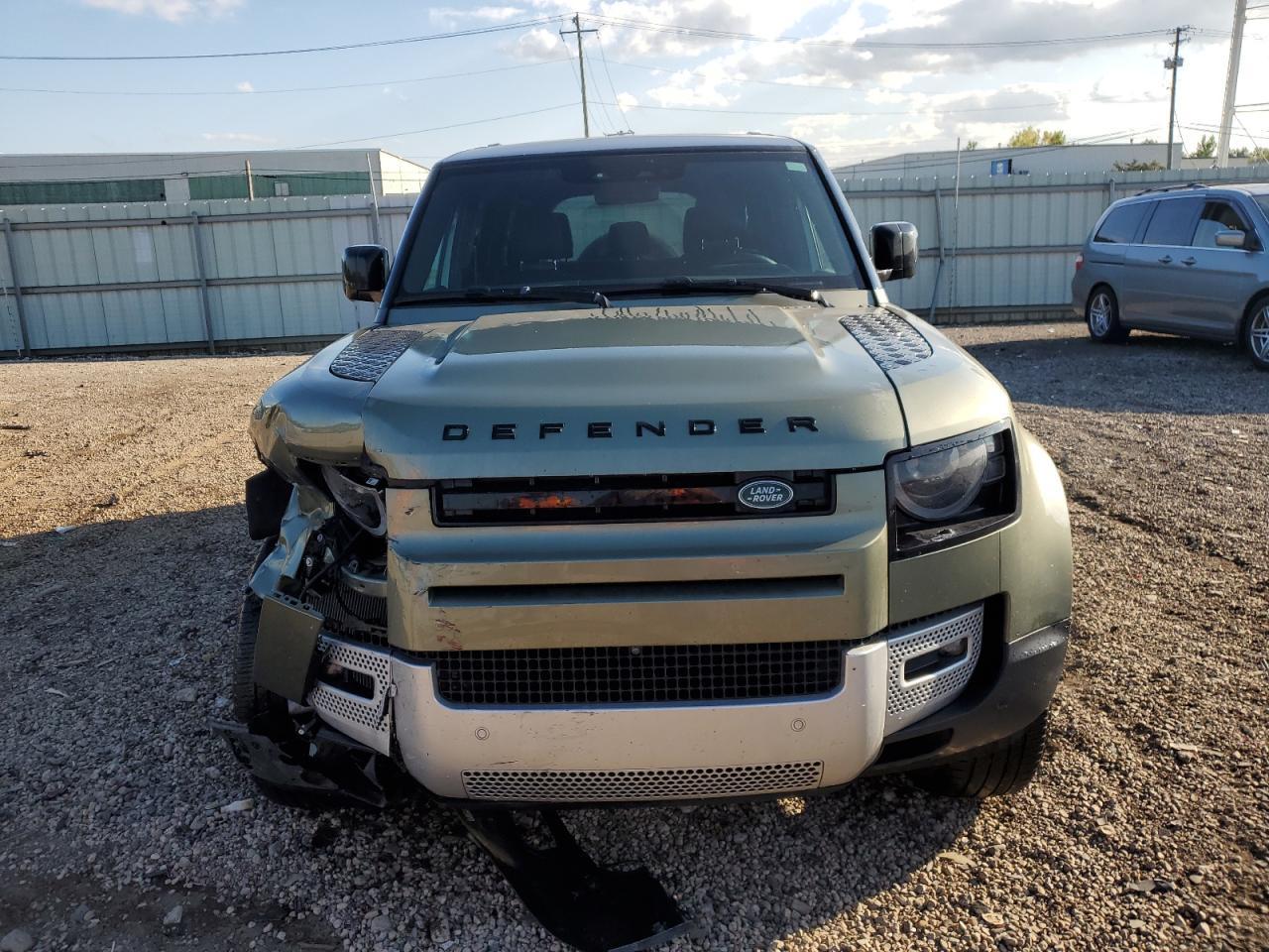 2024 LAND ROVER Defender