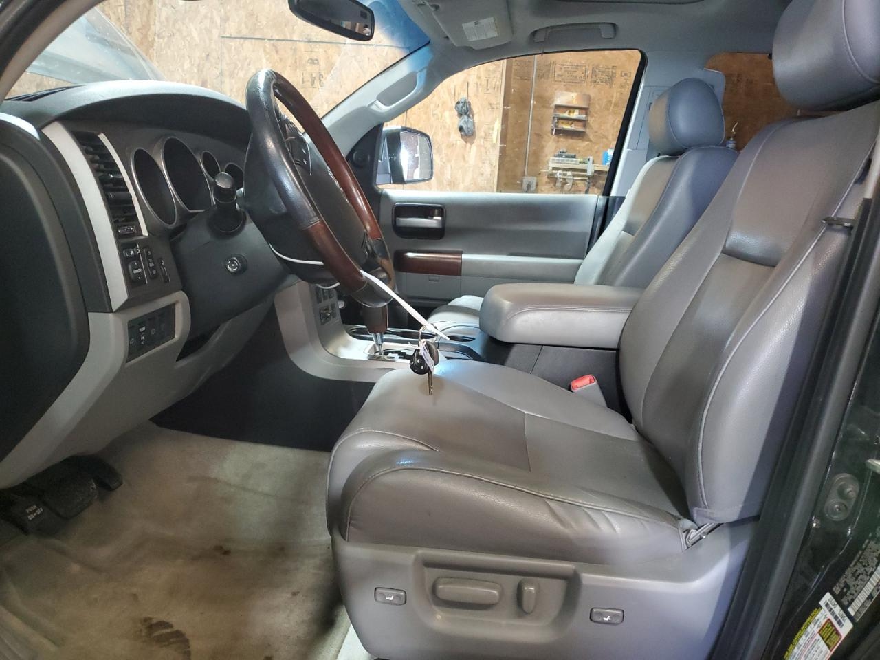 2011 TOYOTA Sequoia