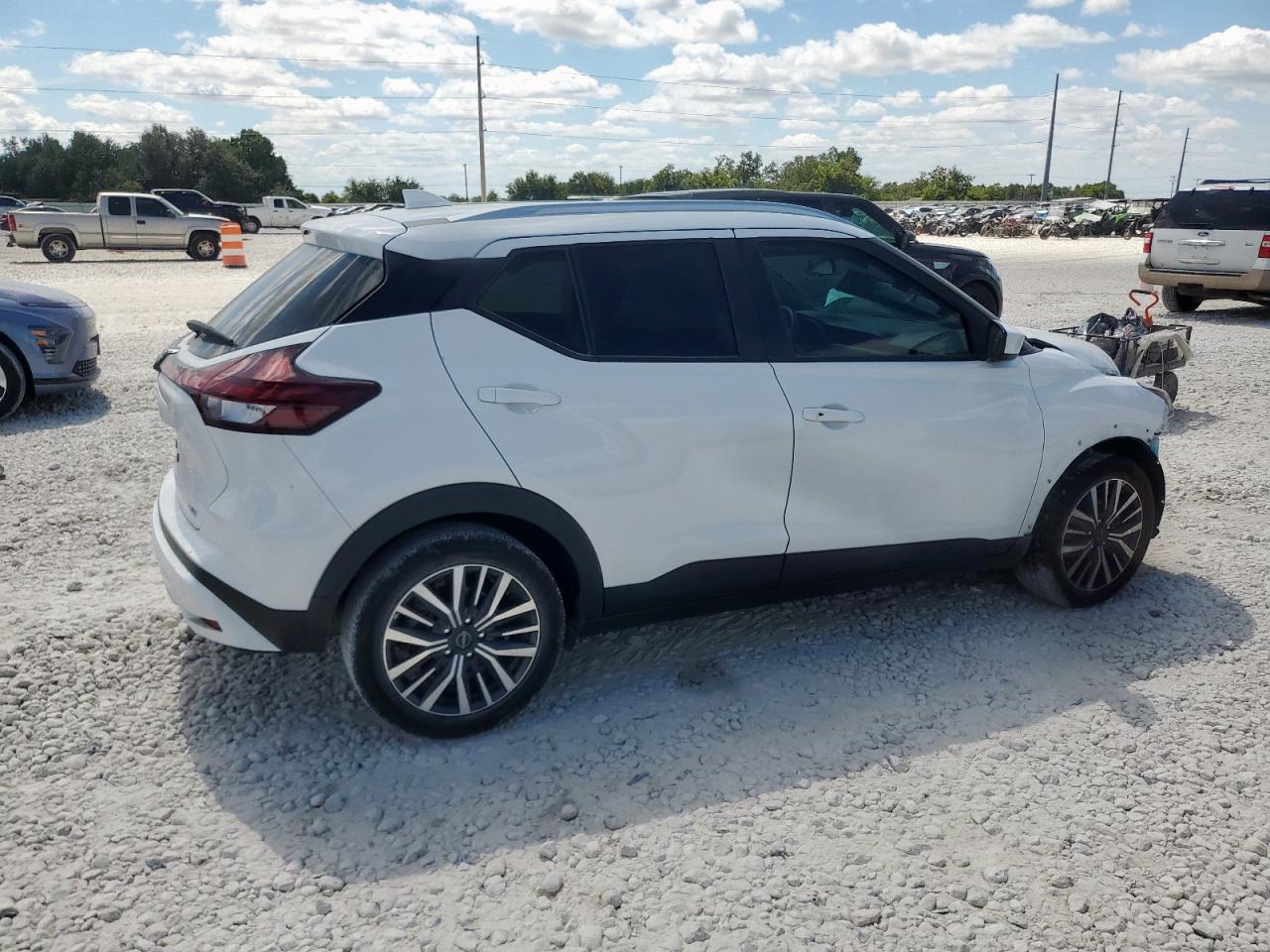 2023 NISSAN KICKS