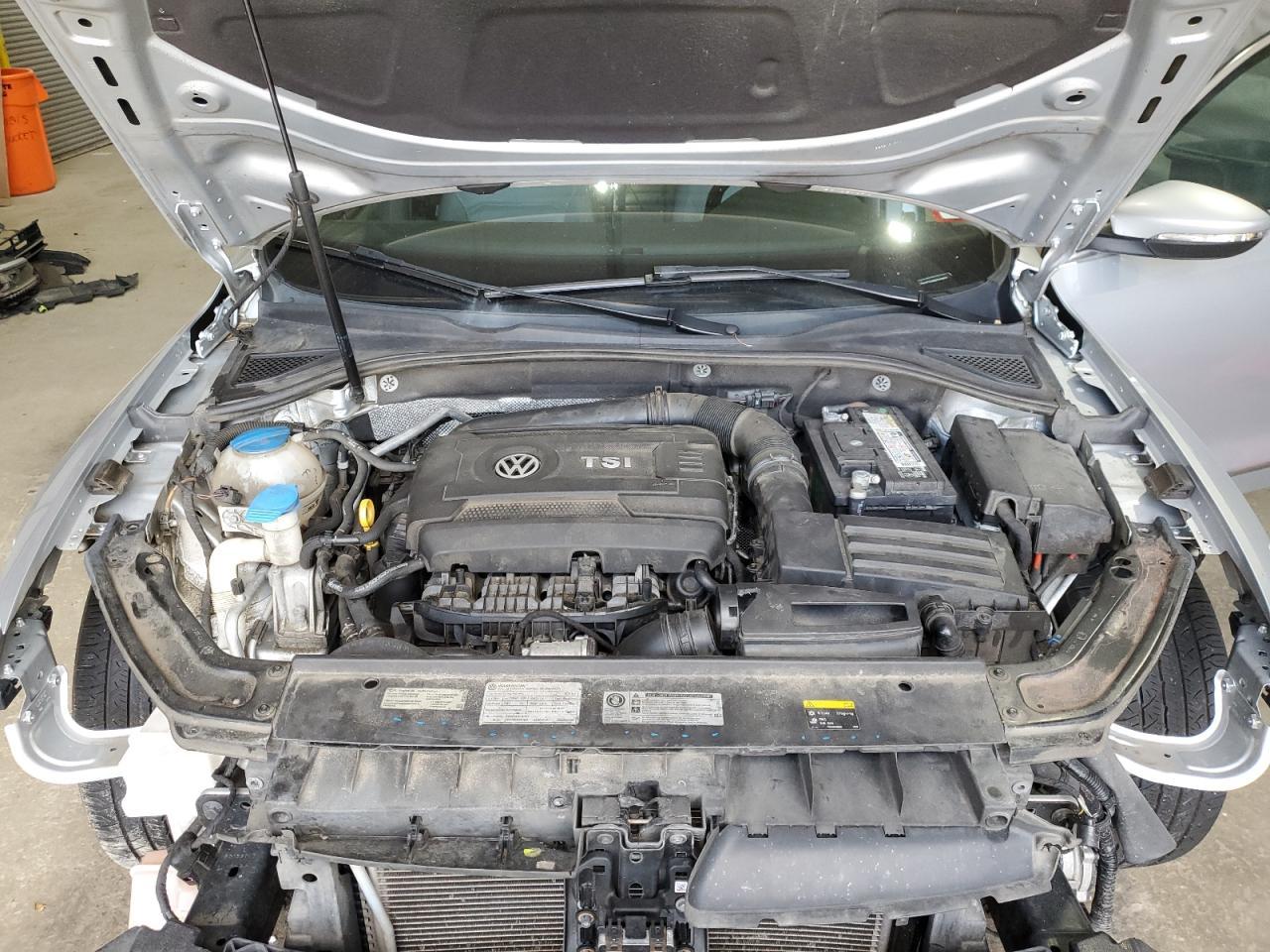2017 VOLKSWAGEN Passat