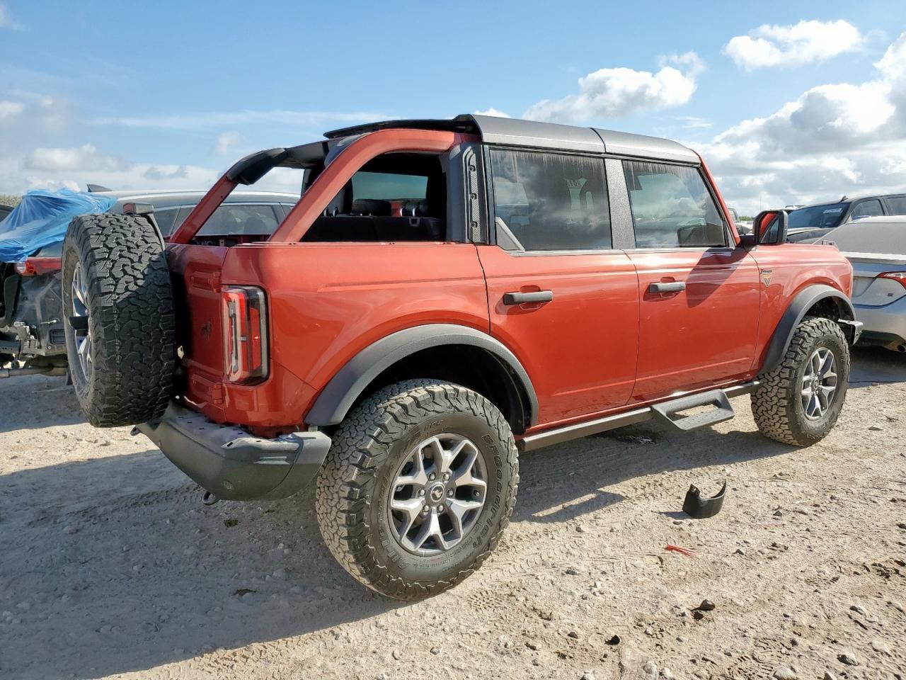 2024 FORD Bronco