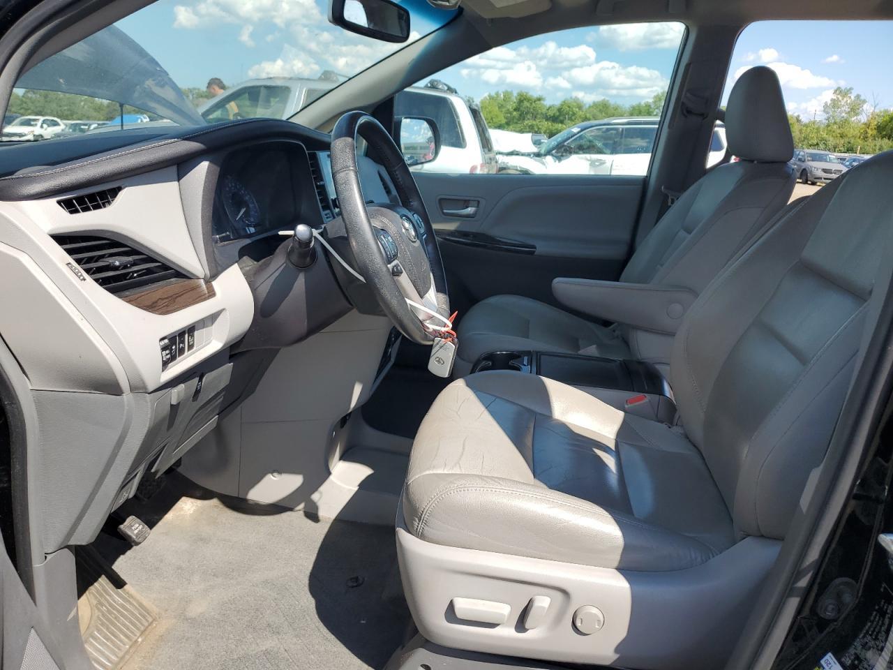 2016 TOYOTA SIENNA
