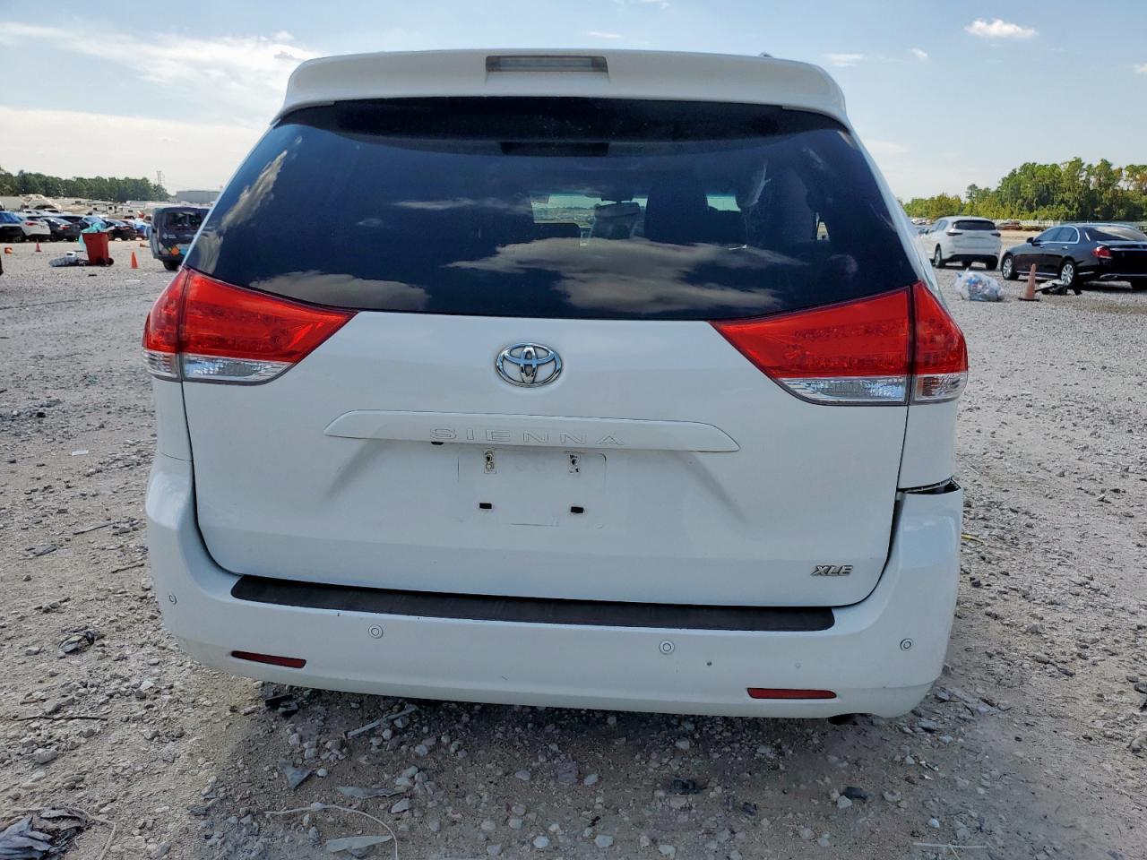 2014 TOYOTA SIENNA