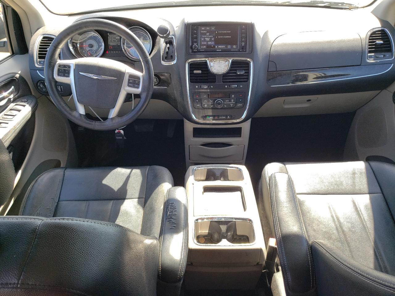 2016 CHRYSLER Town & Country