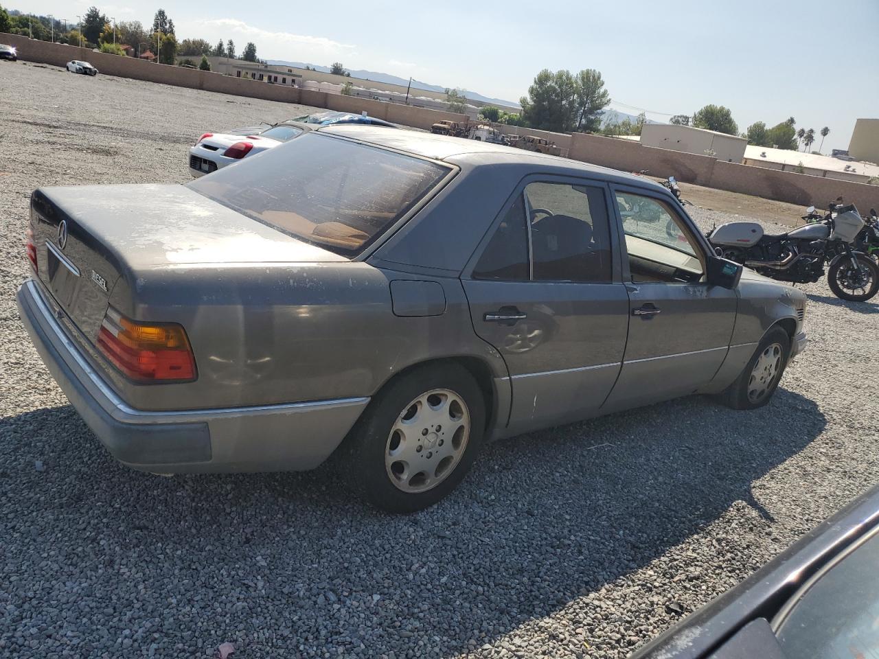 1995 MERCEDES-BENZ E-Class