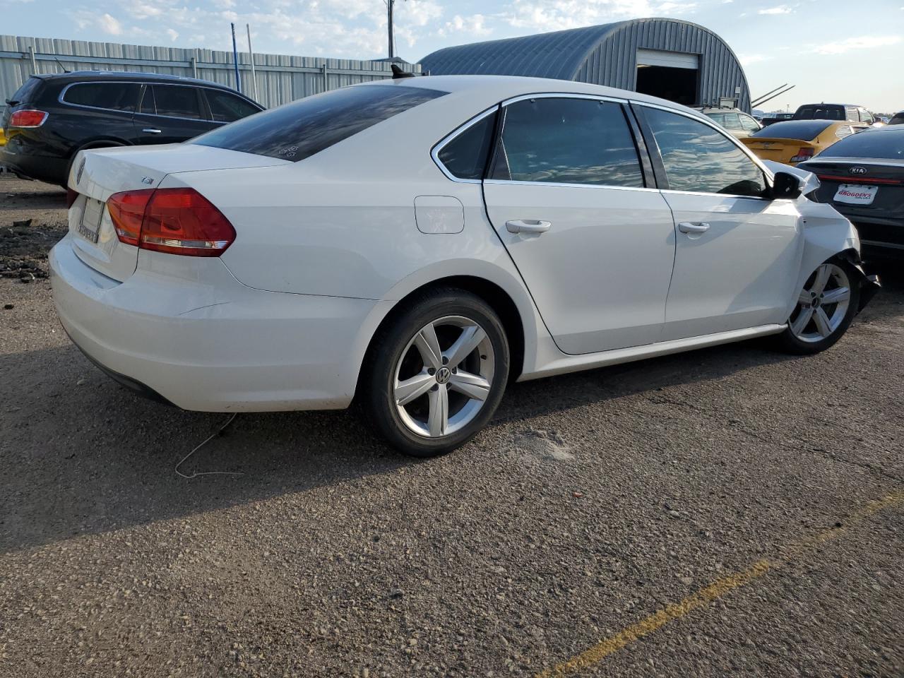 2014 VOLKSWAGEN Passat