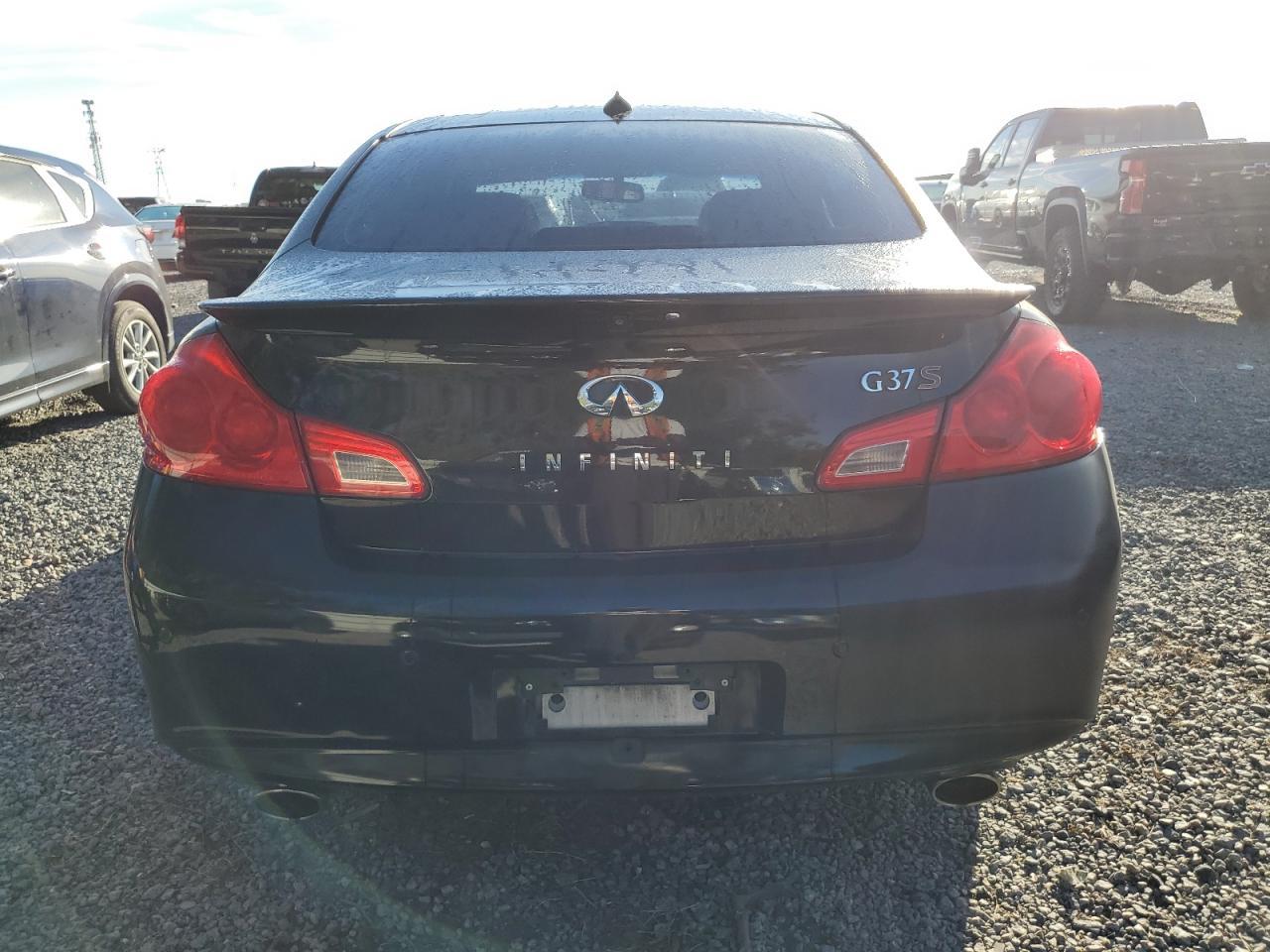 2011 INFINITI G37